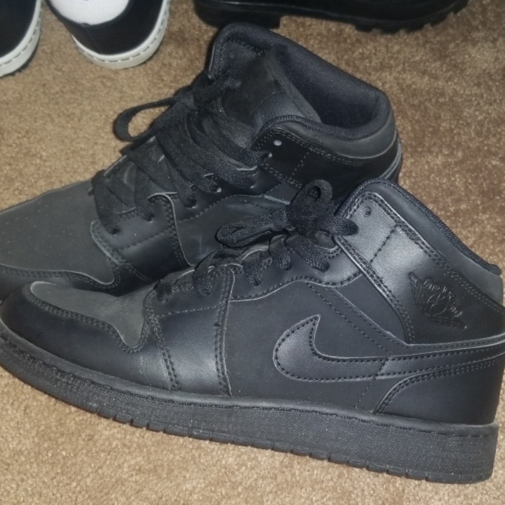 NikeJordan 1 all black 8.5wmns 7y
